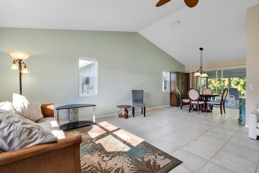 На продажу: $410,000 (2 спален, 2 ванн, 1160 Квадратных фут)