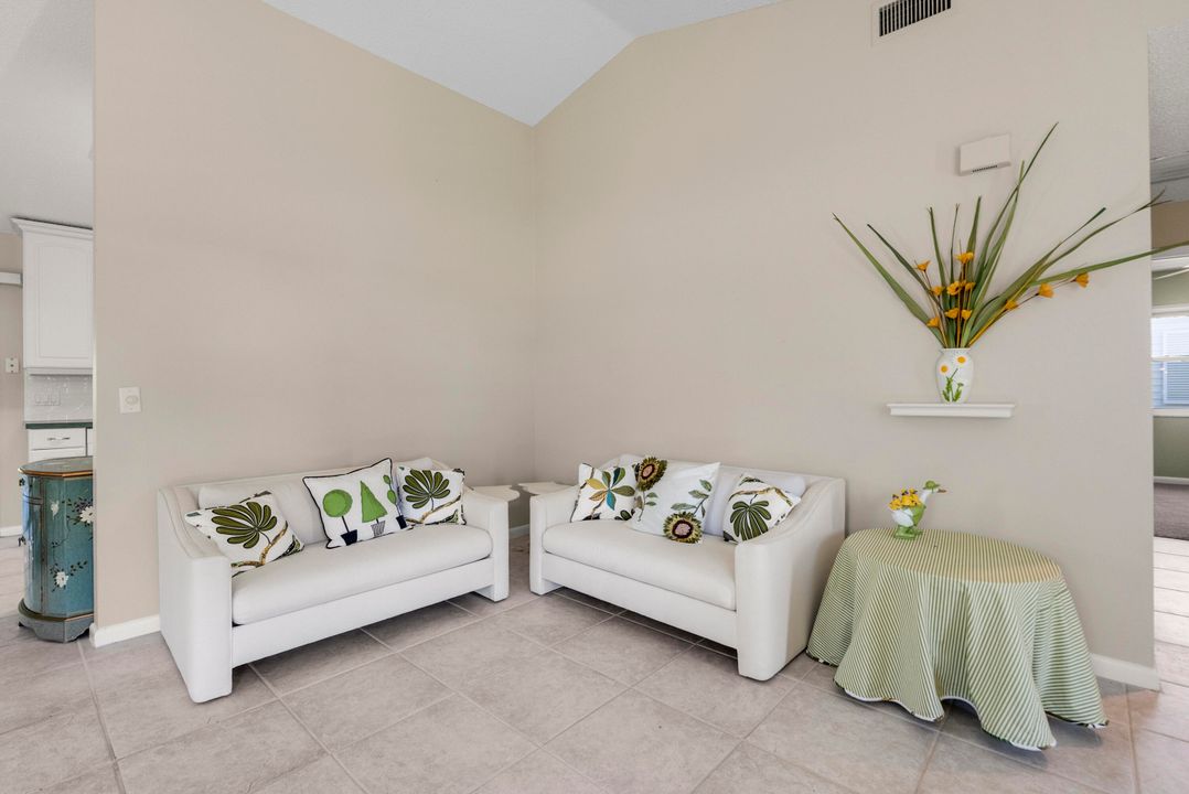 На продажу: $410,000 (2 спален, 2 ванн, 1160 Квадратных фут)