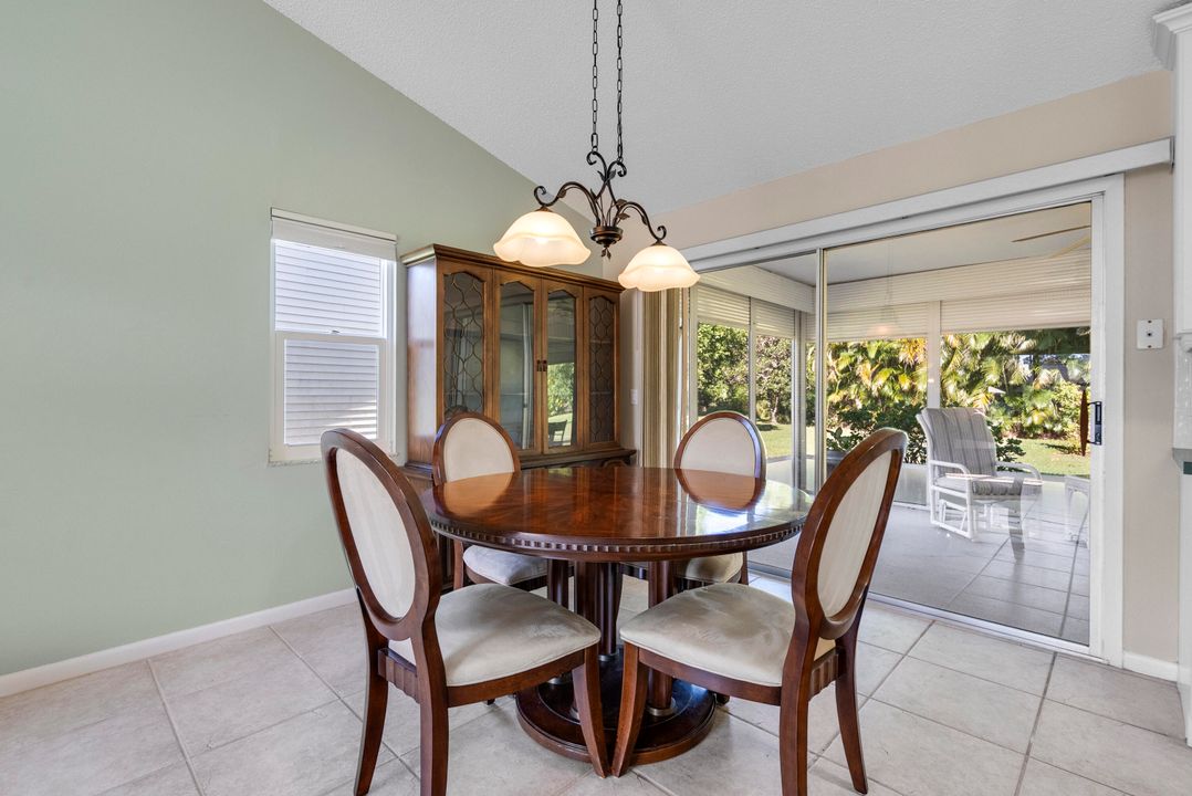 На продажу: $410,000 (2 спален, 2 ванн, 1160 Квадратных фут)