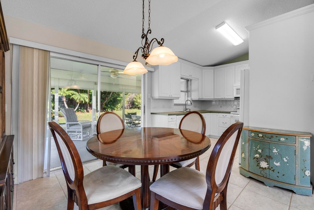 На продажу: $410,000 (2 спален, 2 ванн, 1160 Квадратных фут)