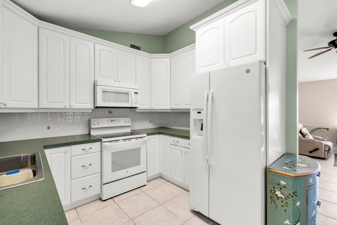 На продажу: $410,000 (2 спален, 2 ванн, 1160 Квадратных фут)