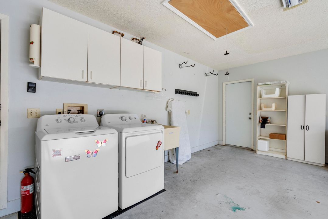 На продажу: $410,000 (2 спален, 2 ванн, 1160 Квадратных фут)