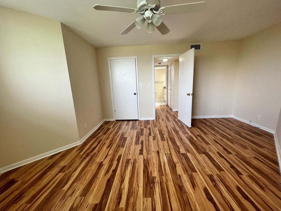 На продажу: $140,000 (1 спален, 1 ванн, 775 Квадратных фут)