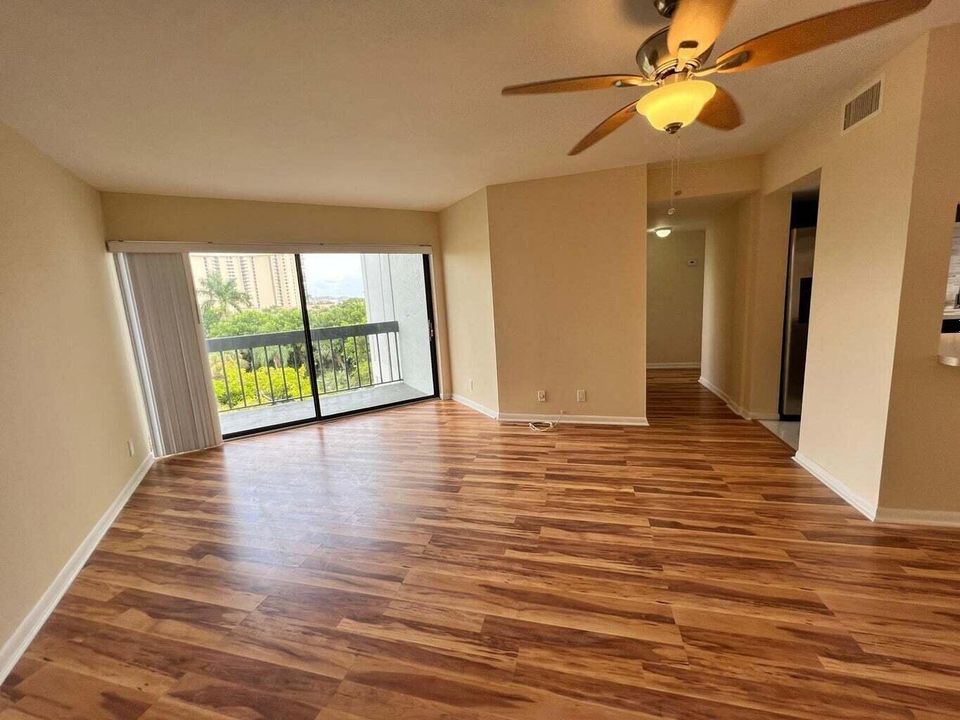 На продажу: $140,000 (1 спален, 1 ванн, 775 Квадратных фут)