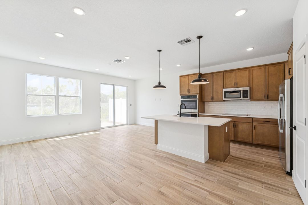 Activo con contrato: $418,828 (3 camas, 2 baños, 1683 Pies cuadrados)