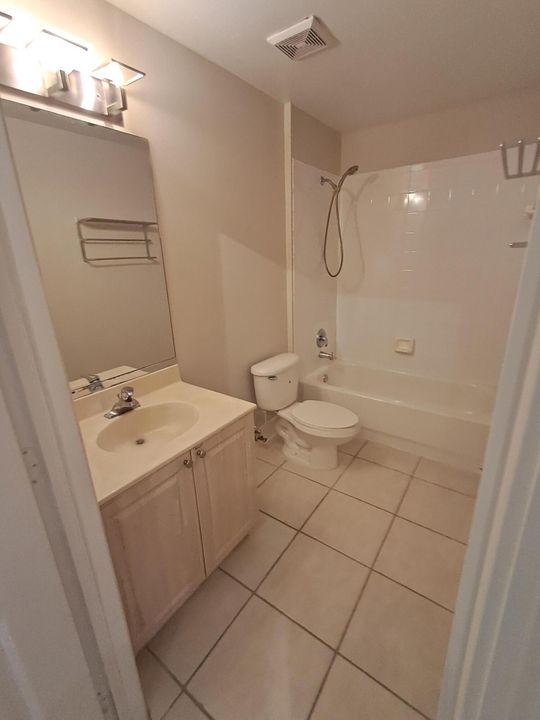 For Rent: $2,350 (3 beds, 2 baths, 1200 Square Feet)