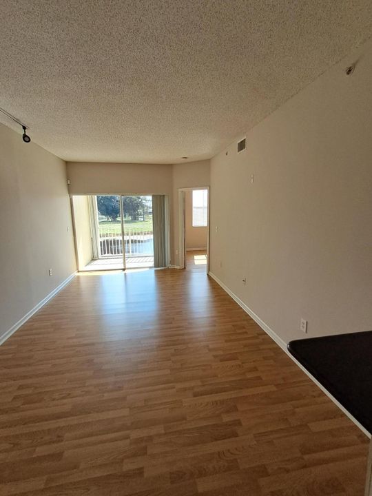 For Rent: $2,350 (3 beds, 2 baths, 1200 Square Feet)