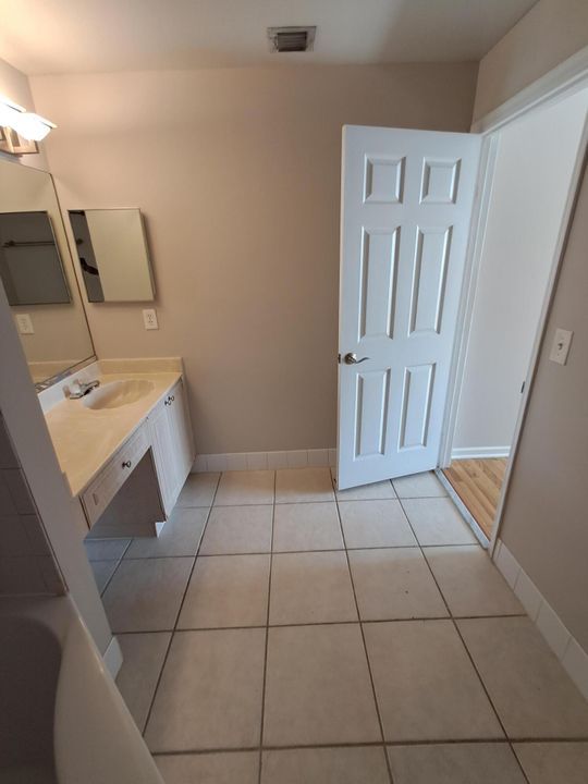 For Rent: $2,350 (3 beds, 2 baths, 1200 Square Feet)