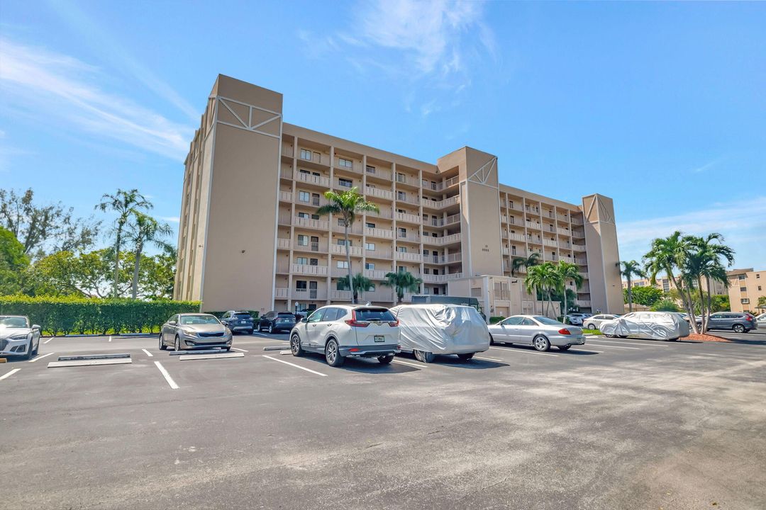 For Rent: $4,000 (2 beds, 2 baths, 1230 Square Feet)