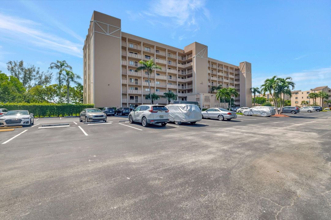 For Rent: $4,000 (2 beds, 2 baths, 1230 Square Feet)