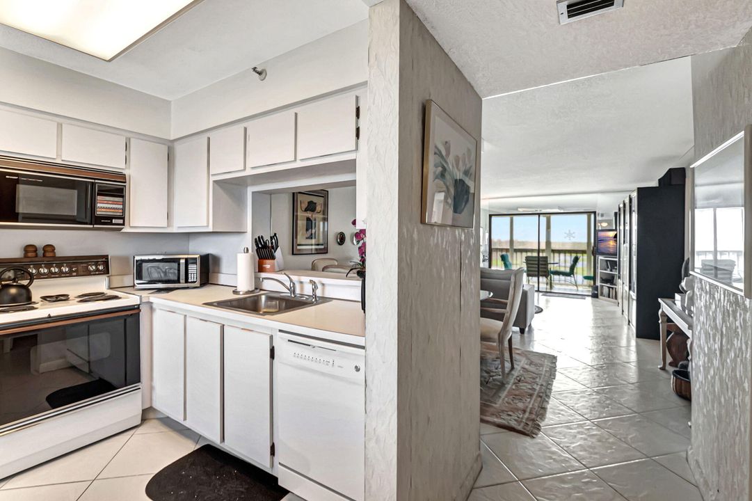 For Rent: $4,000 (2 beds, 2 baths, 1230 Square Feet)