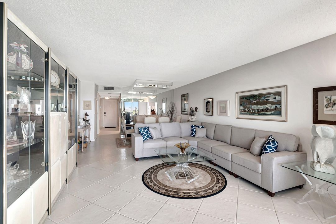 For Rent: $4,000 (2 beds, 2 baths, 1230 Square Feet)