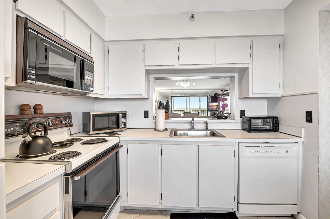 For Rent: $4,000 (2 beds, 2 baths, 1230 Square Feet)