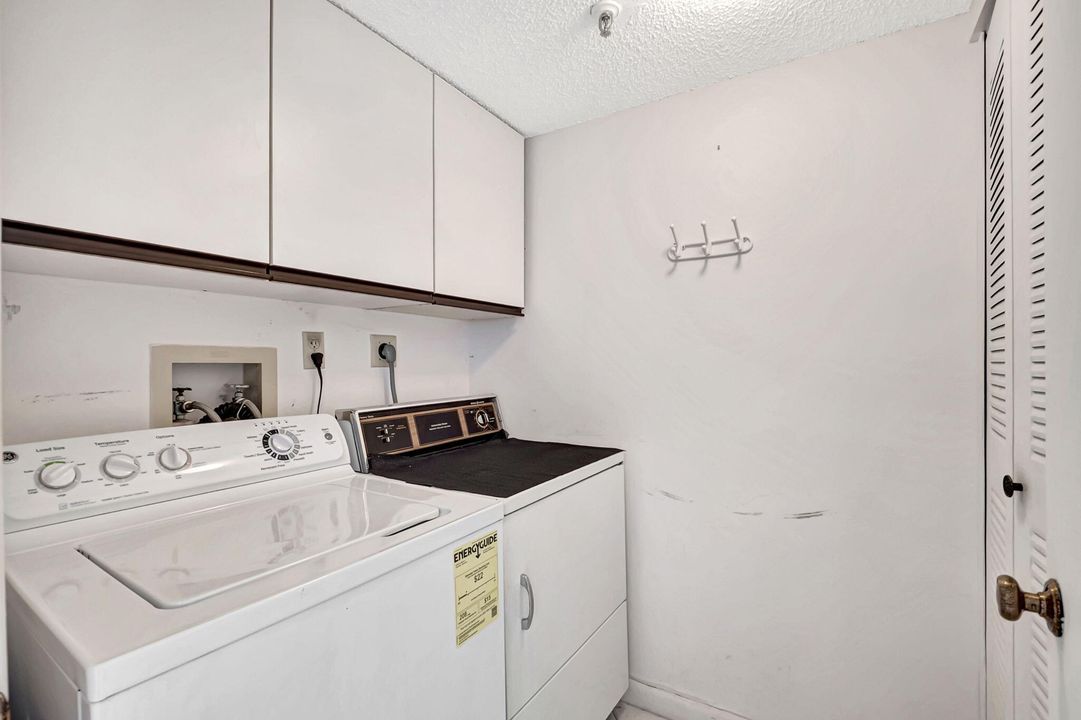 For Rent: $4,000 (2 beds, 2 baths, 1230 Square Feet)
