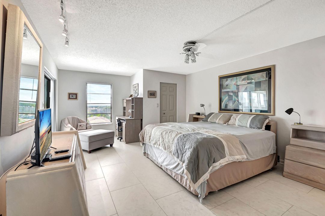 For Rent: $4,000 (2 beds, 2 baths, 1230 Square Feet)