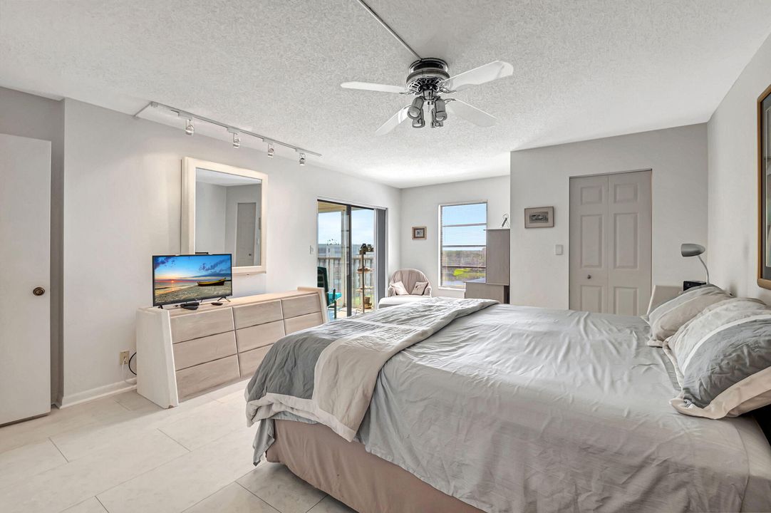 For Rent: $4,000 (2 beds, 2 baths, 1230 Square Feet)