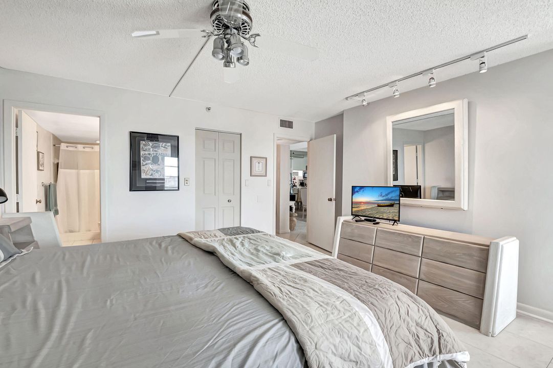 For Rent: $4,000 (2 beds, 2 baths, 1230 Square Feet)