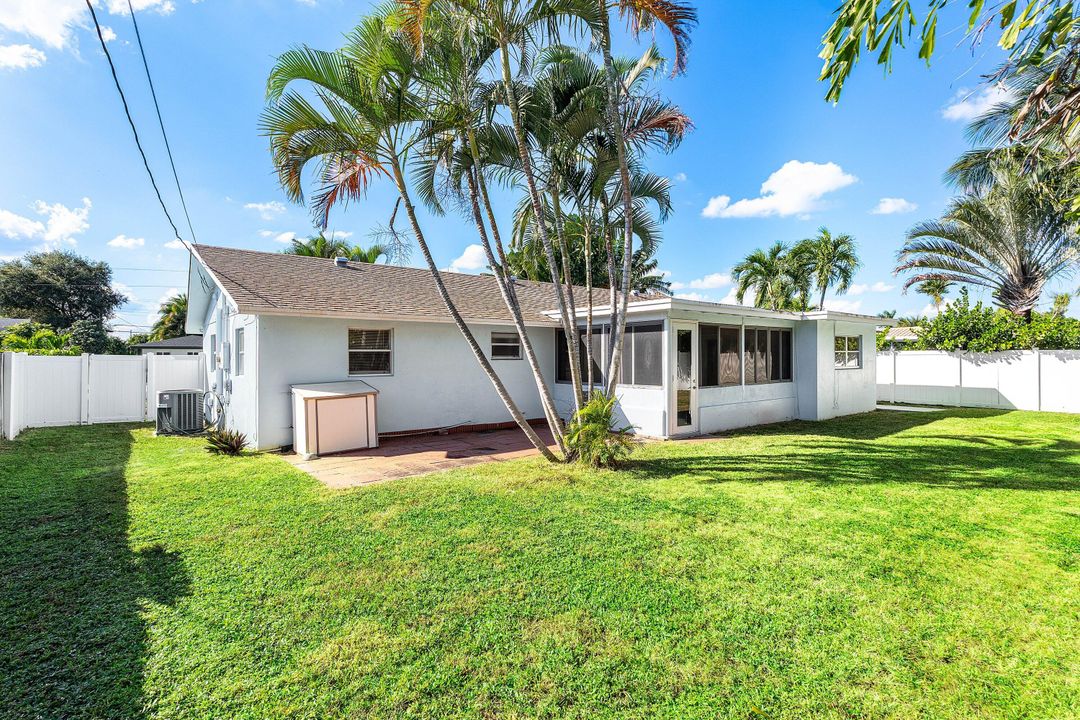 Active With Contract: $650,000 (3 beds, 2 baths, 1379 Square Feet)