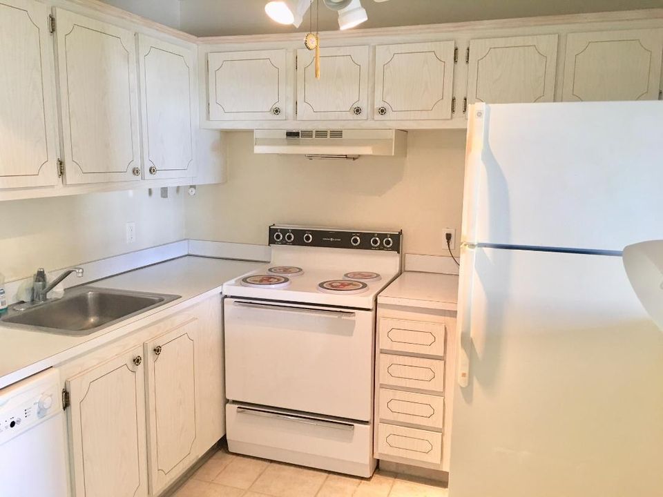 For Rent: $1,350 (1 beds, 1 baths, 650 Square Feet)