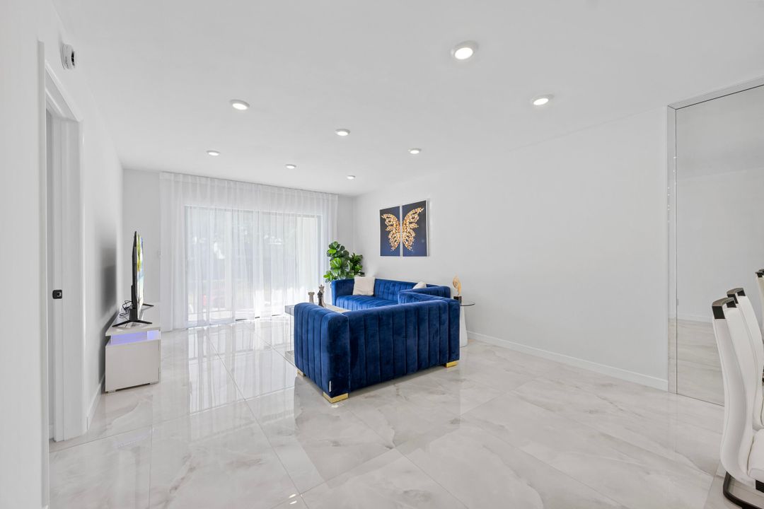 En Venta: $259,000 (2 camas, 2 baños, 1100 Pies cuadrados)