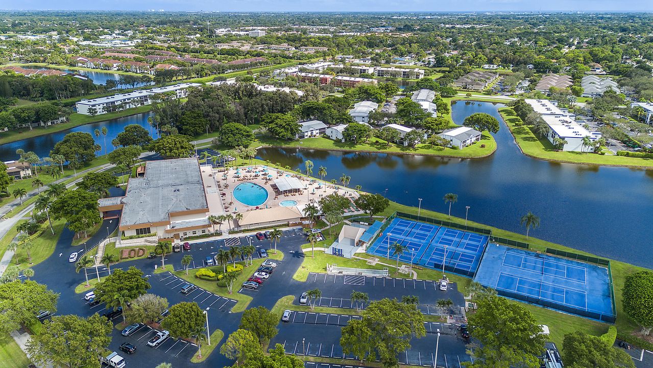 En Venta: $259,000 (2 camas, 2 baños, 1100 Pies cuadrados)