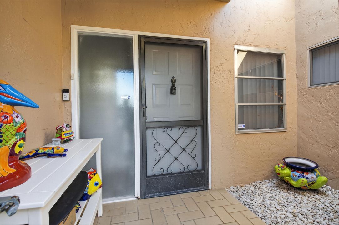 For Sale: $389,900 (2 beds, 2 baths, 1262 Square Feet)