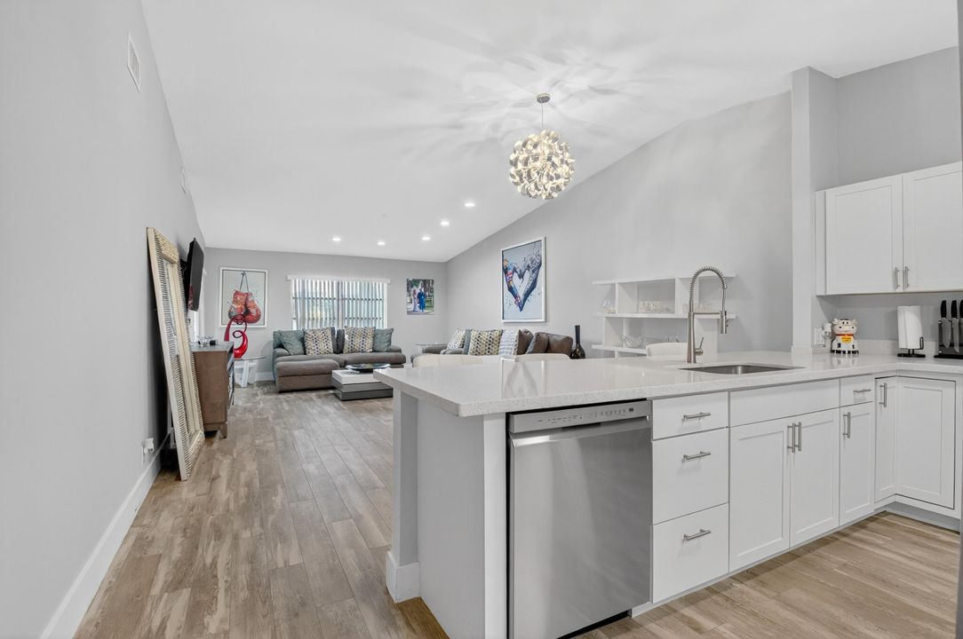 For Sale: $389,900 (2 beds, 2 baths, 1262 Square Feet)