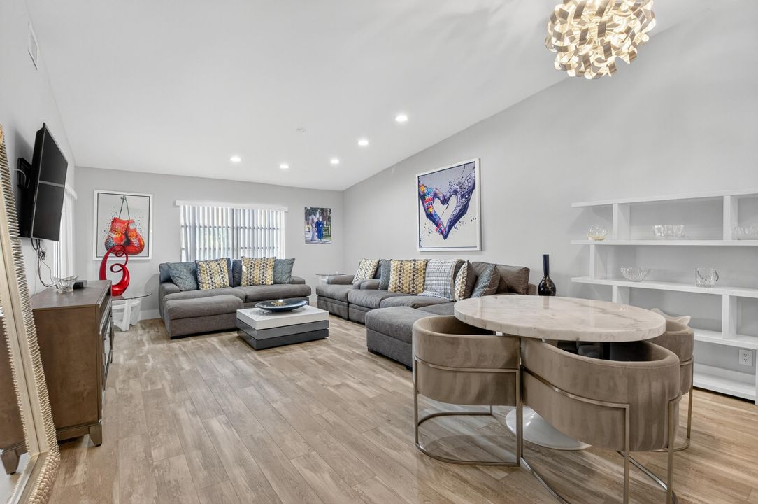 For Sale: $389,900 (2 beds, 2 baths, 1262 Square Feet)