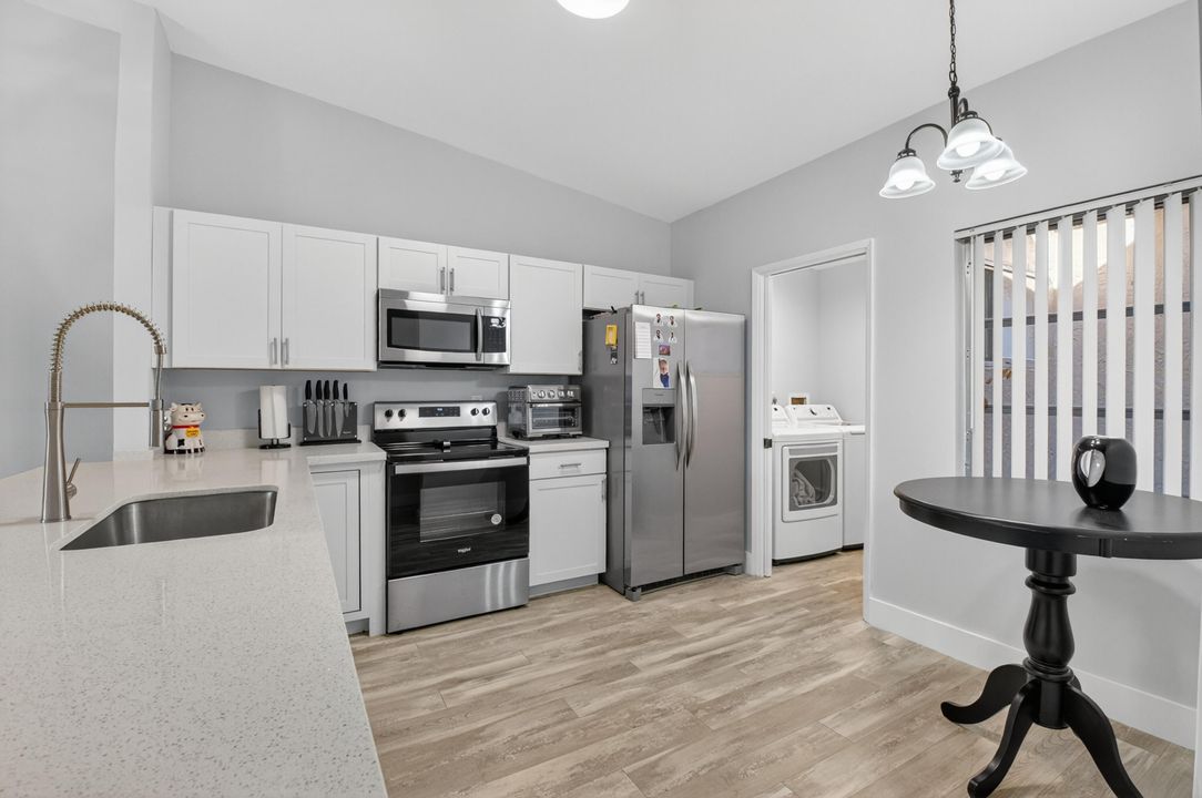 For Sale: $389,900 (2 beds, 2 baths, 1262 Square Feet)