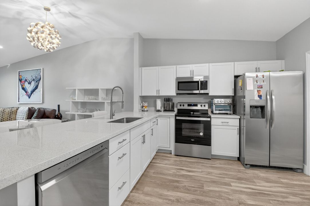 For Sale: $389,900 (2 beds, 2 baths, 1262 Square Feet)