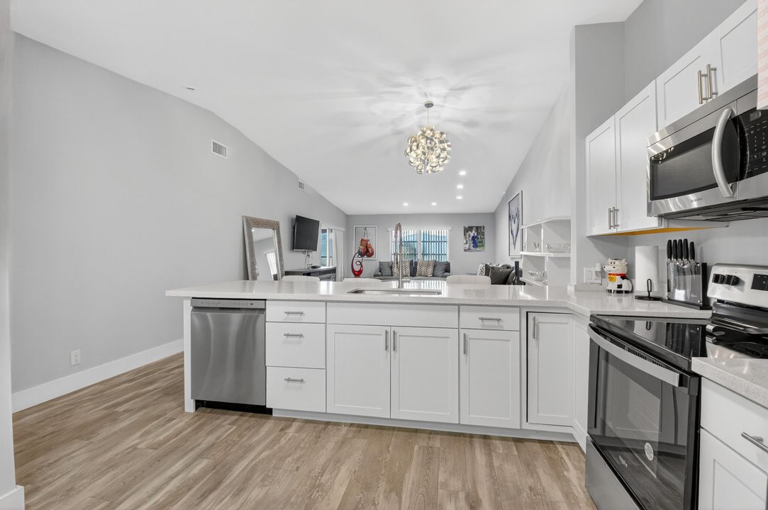 For Sale: $389,900 (2 beds, 2 baths, 1262 Square Feet)