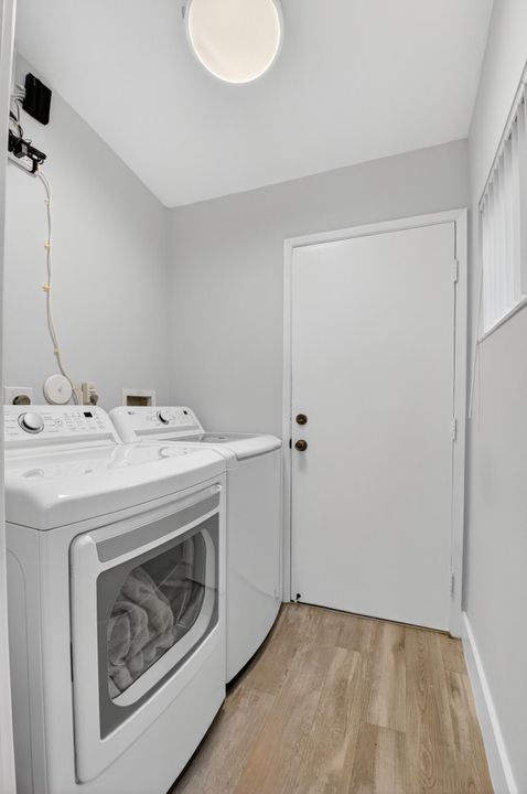 For Sale: $389,900 (2 beds, 2 baths, 1262 Square Feet)