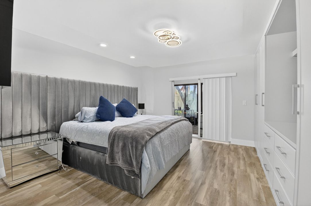 For Sale: $389,900 (2 beds, 2 baths, 1262 Square Feet)