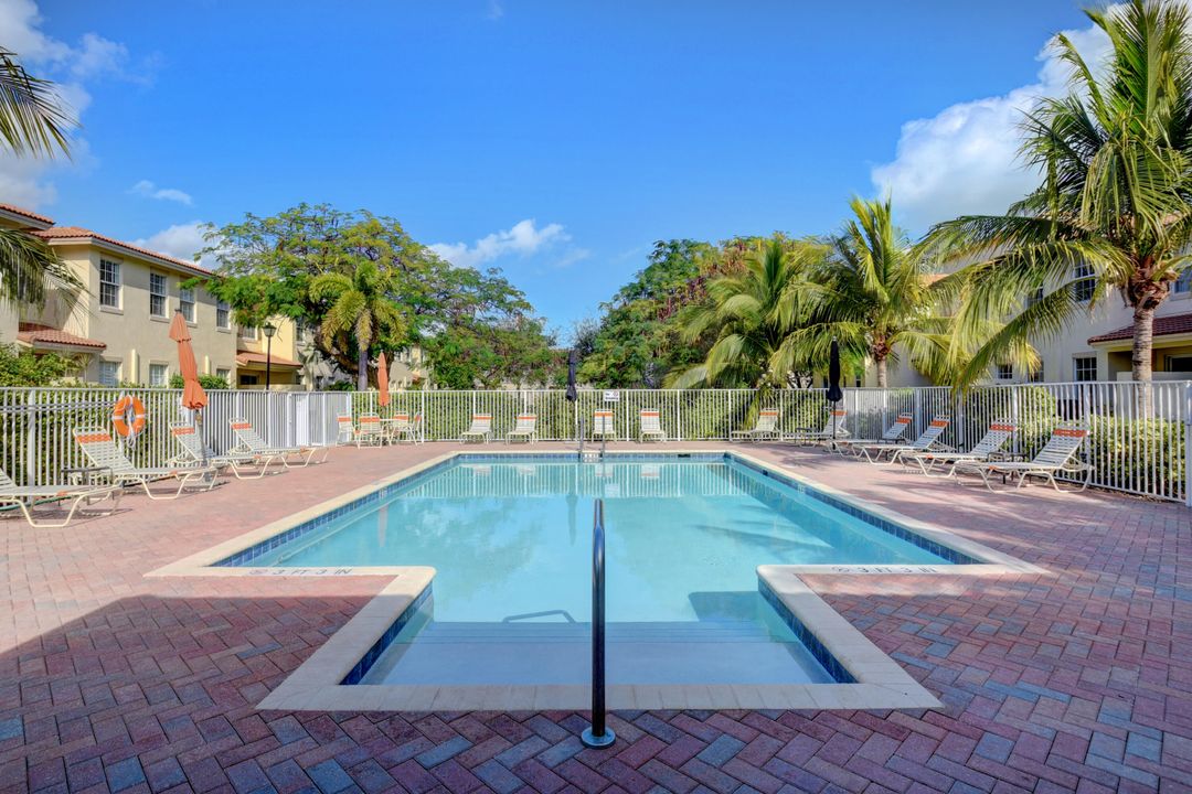 Active With Contract: $3,100 (3 beds, 2 baths, 1674 Square Feet)