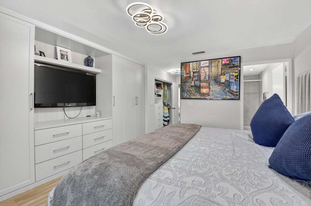 For Sale: $389,900 (2 beds, 2 baths, 1262 Square Feet)