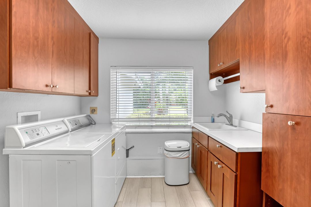 For Sale: $1,050,000 (4 beds, 3 baths, 3166 Square Feet)