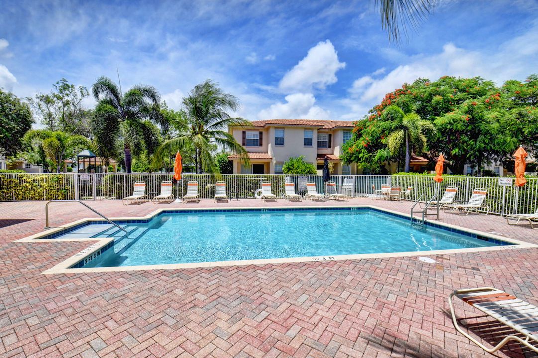 Active With Contract: $3,100 (3 beds, 2 baths, 1674 Square Feet)