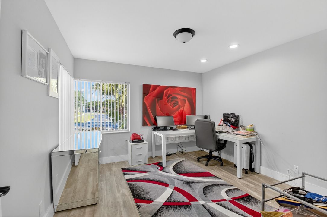 For Sale: $389,900 (2 beds, 2 baths, 1262 Square Feet)