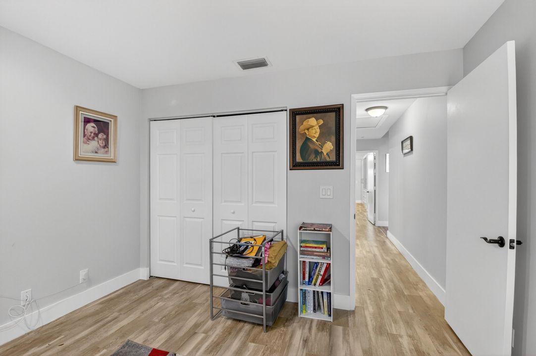 For Sale: $389,900 (2 beds, 2 baths, 1262 Square Feet)