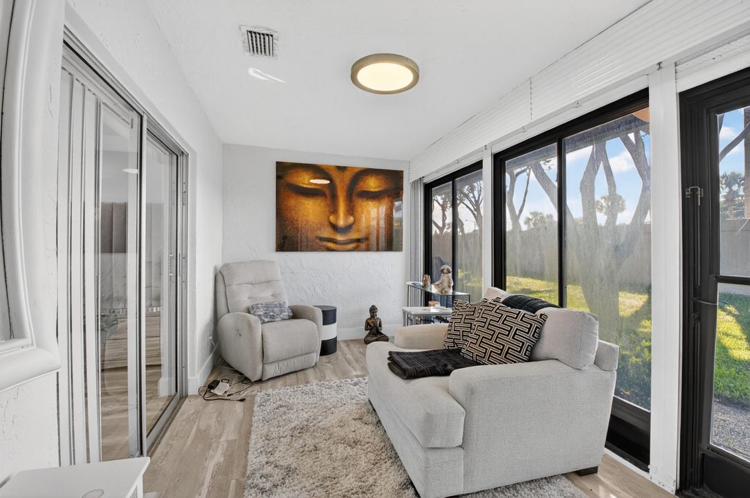 For Sale: $389,900 (2 beds, 2 baths, 1262 Square Feet)