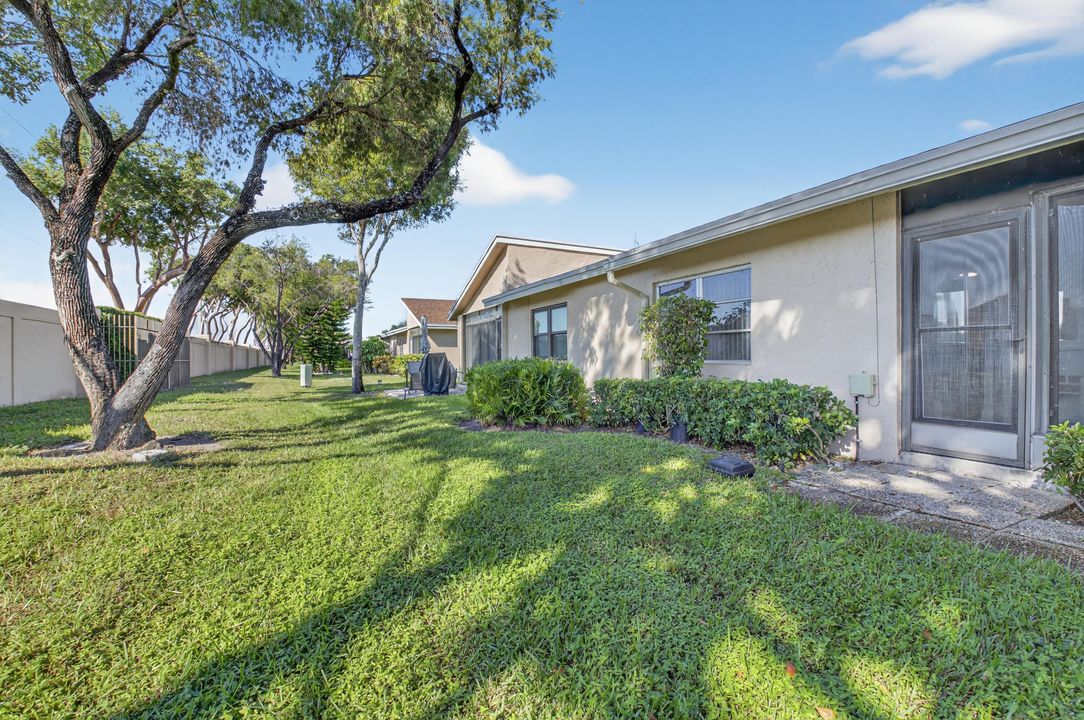 For Sale: $389,900 (2 beds, 2 baths, 1262 Square Feet)