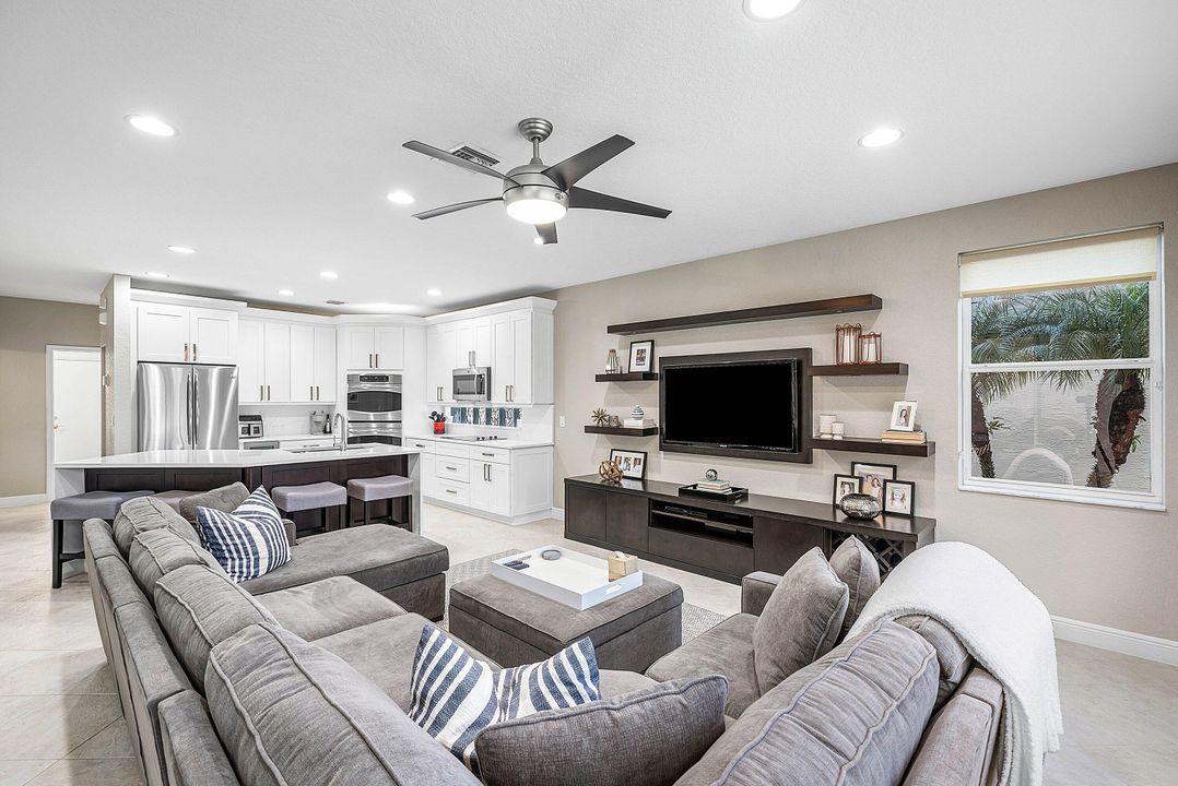 Active With Contract: $1,049,900 (5 beds, 3 baths, 2893 Square Feet)