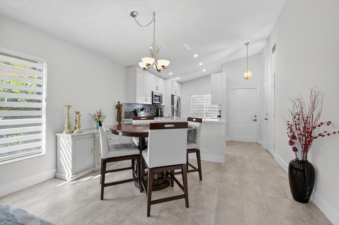 For Sale: $364,900 (2 beds, 2 baths, 1148 Square Feet)