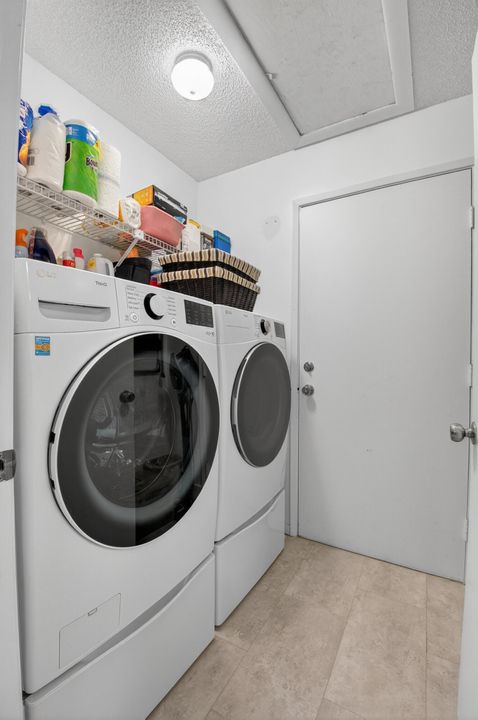 For Sale: $364,900 (2 beds, 2 baths, 1148 Square Feet)