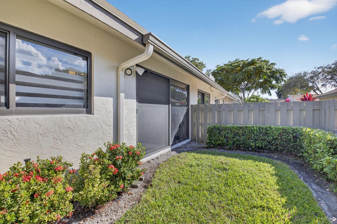 For Sale: $364,900 (2 beds, 2 baths, 1148 Square Feet)