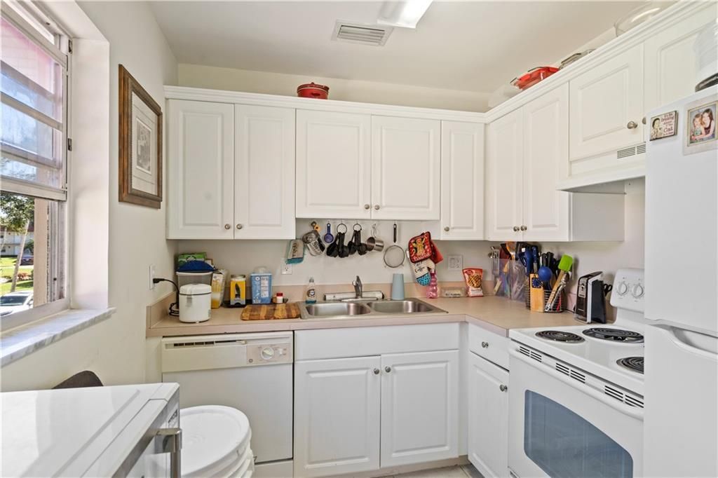 For Sale: $104,999 (1 beds, 1 baths, 750 Square Feet)