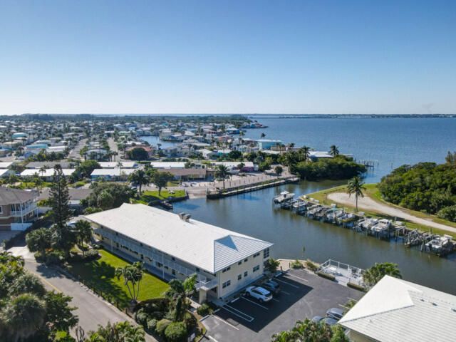 待售: $439,000 (2 贝兹, 2 浴室, 925 平方英尺)