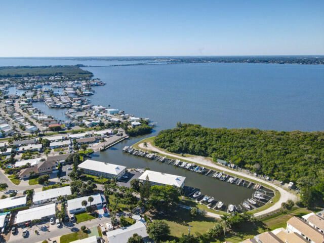 待售: $439,000 (2 贝兹, 2 浴室, 925 平方英尺)