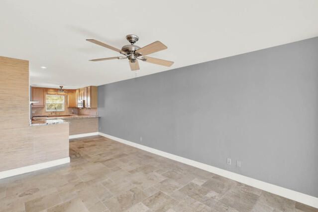 待售: $439,000 (2 贝兹, 2 浴室, 925 平方英尺)