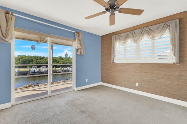 待售: $439,000 (2 贝兹, 2 浴室, 925 平方英尺)